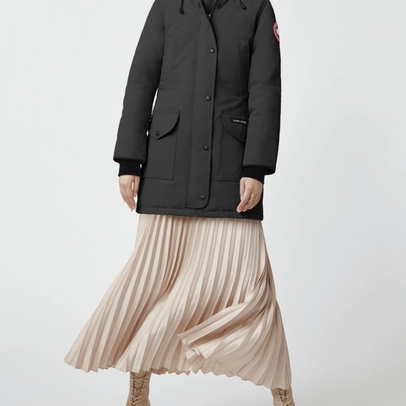 Fusion Canada GOOSE jacket size Small black with fur hood - Picture 6 of 9